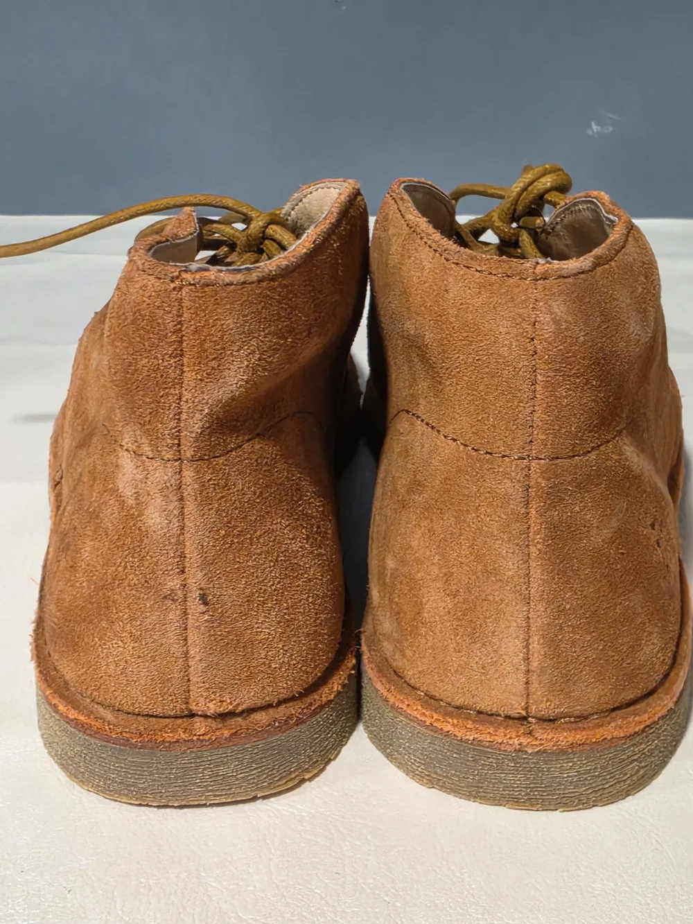 FRYE Children's Tan Suede Lace Up Chukka Boots Youth Size 4